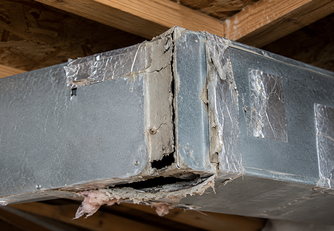 Leaky duct before sealing